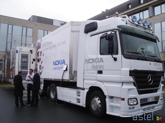 Le camion Nokia Nseries que nous avions déjà croisé à Barcelone ;-) - 43.2 ko