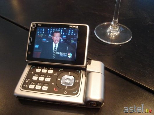 Un Nokia N92 captant à son tour un programme TV en DVB-H - 35.3 ko