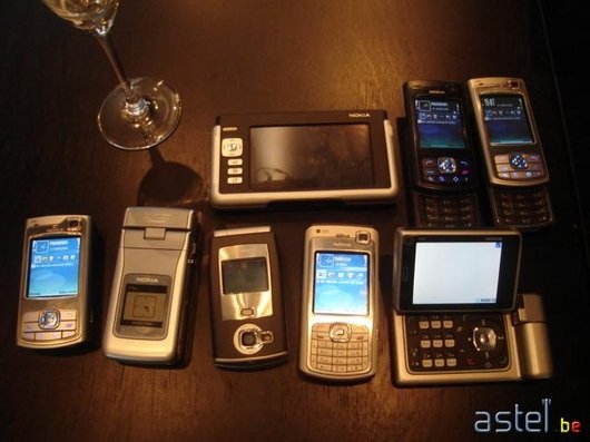 De haut en bas, de gauche à droite : 770, N80 Black, N80 Silver, N80 Silver, N90, N71, N70 et N92 - 39.4 ko